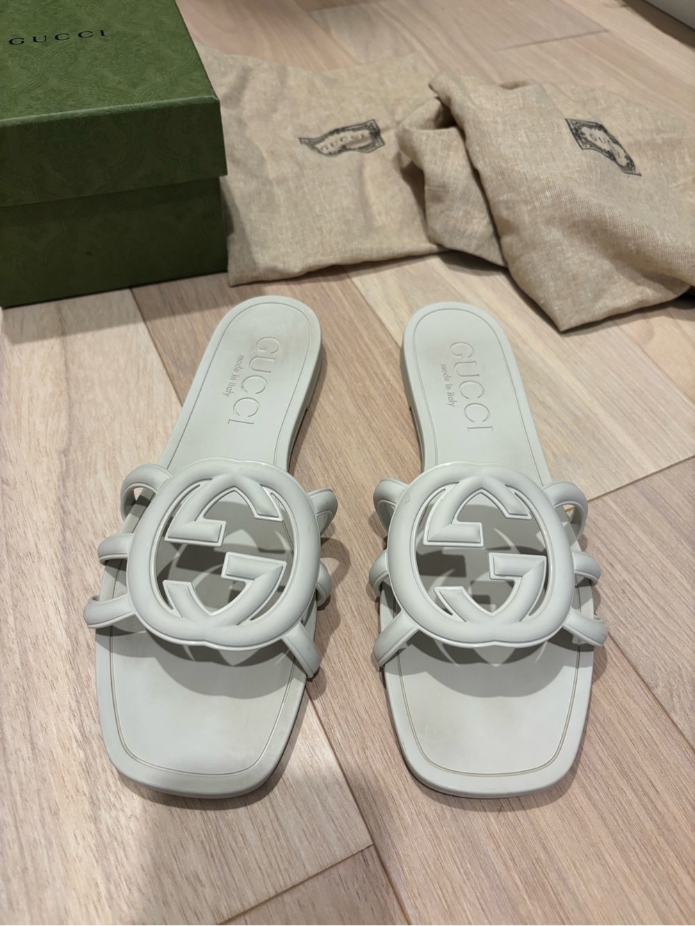 Gucci Rubber Interlocking Logo G Slides Sandals 39 Mystic White